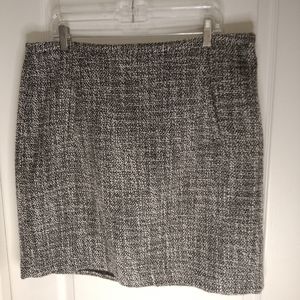 NWT/ Ann Taylor Loft / size :16 /black and white combination / Tweed skirt